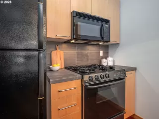 Photo #4: 23355685 Listing