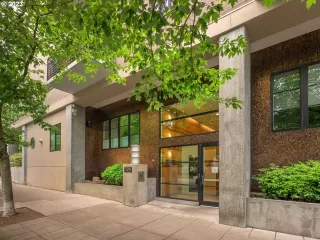 Photo #5: 23355685 Listing