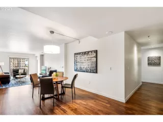 Photo #6: 23355917 Listing 