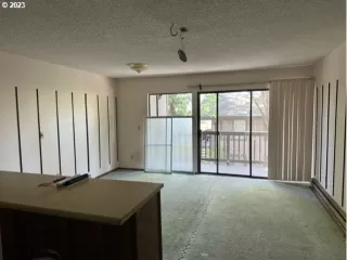 Photo #2: 23356177 Listing