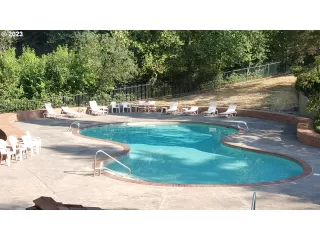 Photo #4: 23356177 Listing