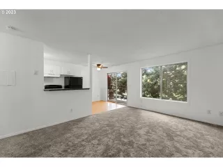 Photo #3: 23356358 Listing