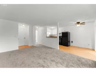 Photo #6: 23356358 Listing