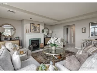 Photo #4: 23356385 Listing