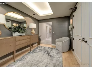 Photo #5: 23356385 Listing