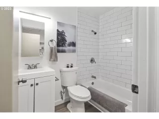 Photo #1: 23356467 Listing