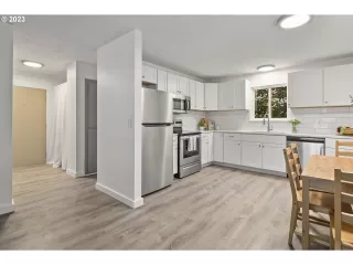 Photo #3: 23356467 Listing