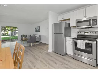 Photo #4: 23356467 Listing