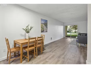 Photo #6: 23356467 Listing