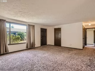 Photo #5: 23357291 Listing