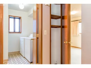 Photo #3: 23358247 Listing