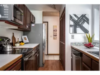 Photo #5: 23358713 Listing 