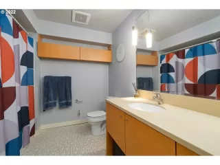 Photo #5: 23358843 Listing