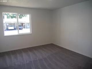 Photo #6: 23359285 Listing