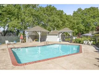 Photo #4: 23359298 Listing