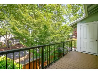 Photo #5: 23359298 Listing