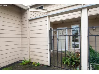 Photo #3: 23359472 Listing