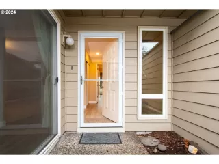 Photo #4: 23359472 Listing