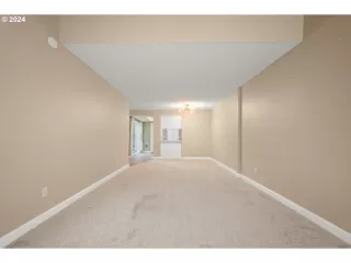 Photo #6: 23359472 Listing