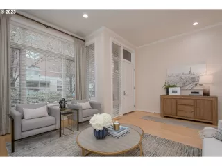 Photo #4: 23359623 Listing