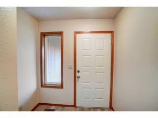 Photo #4: 23360393 Listing