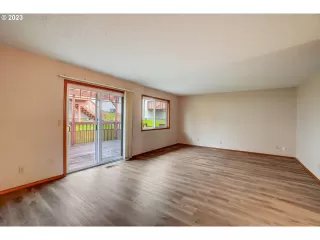 Photo #6: 23360393 Listing