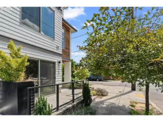 Photo #1: 23360709 Listing