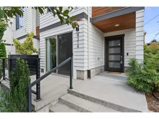 Photo #2: 23360709 Listing