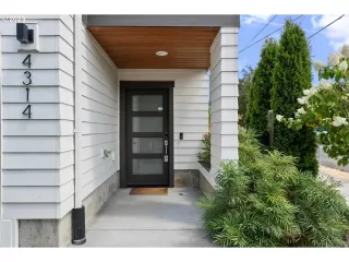 Photo #3: 23360709 Listing