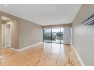 Photo #3: 23362903 Listing