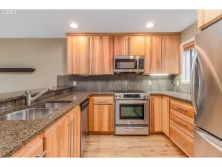 Photo #6: 23362903 Listing