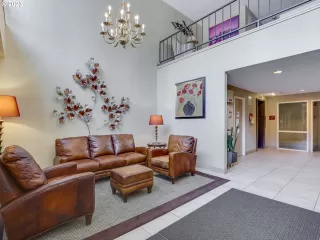 Photo #4: 23363105 Listing