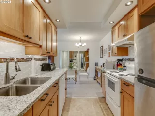 Photo #6: 23363105 Listing