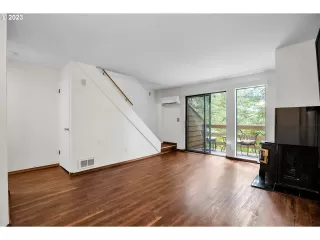 Photo #4: 23363251 Listing