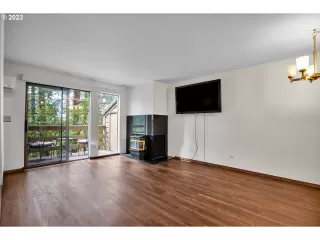 Photo #5: 23363251 Listing