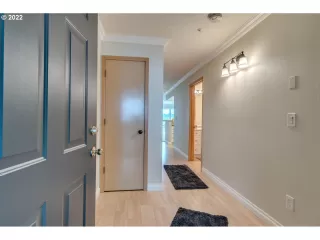 Photo #5: 23364257 Listing