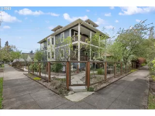 Photo #2: 23365424 Listing 