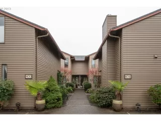 Photo #3: 23368317 Listing