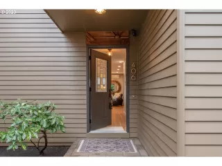 Photo #4: 23368317 Listing