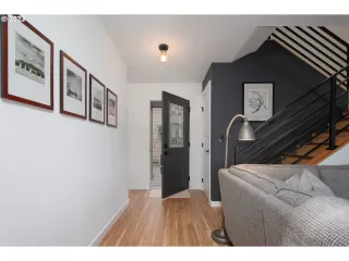 Photo #5: 23368317 Listing