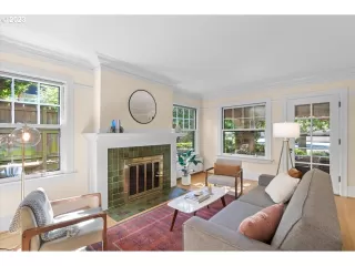 Photo #5: 23370649 Listing