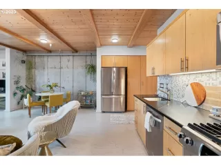 Photo #4: 23371329 Listing