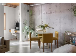 Photo #5: 23371329 Listing