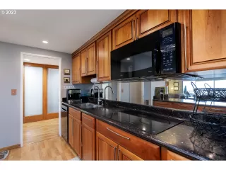 Photo #3: 23371729 Listing