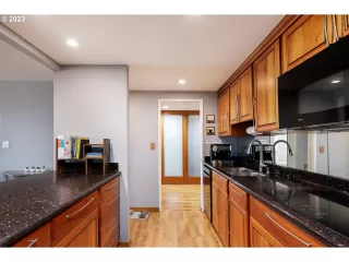 Photo #4: 23371729 Listing