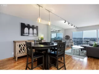 Photo #6: 23371729 Listing