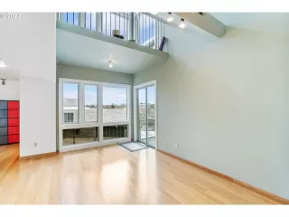 Photo #5: 23371931 Listing