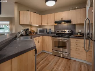 Photo #4: 23372084 Listing