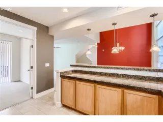 Photo #5: 23373377 Listing