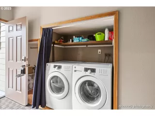 Photo #5: 23373378 Listing